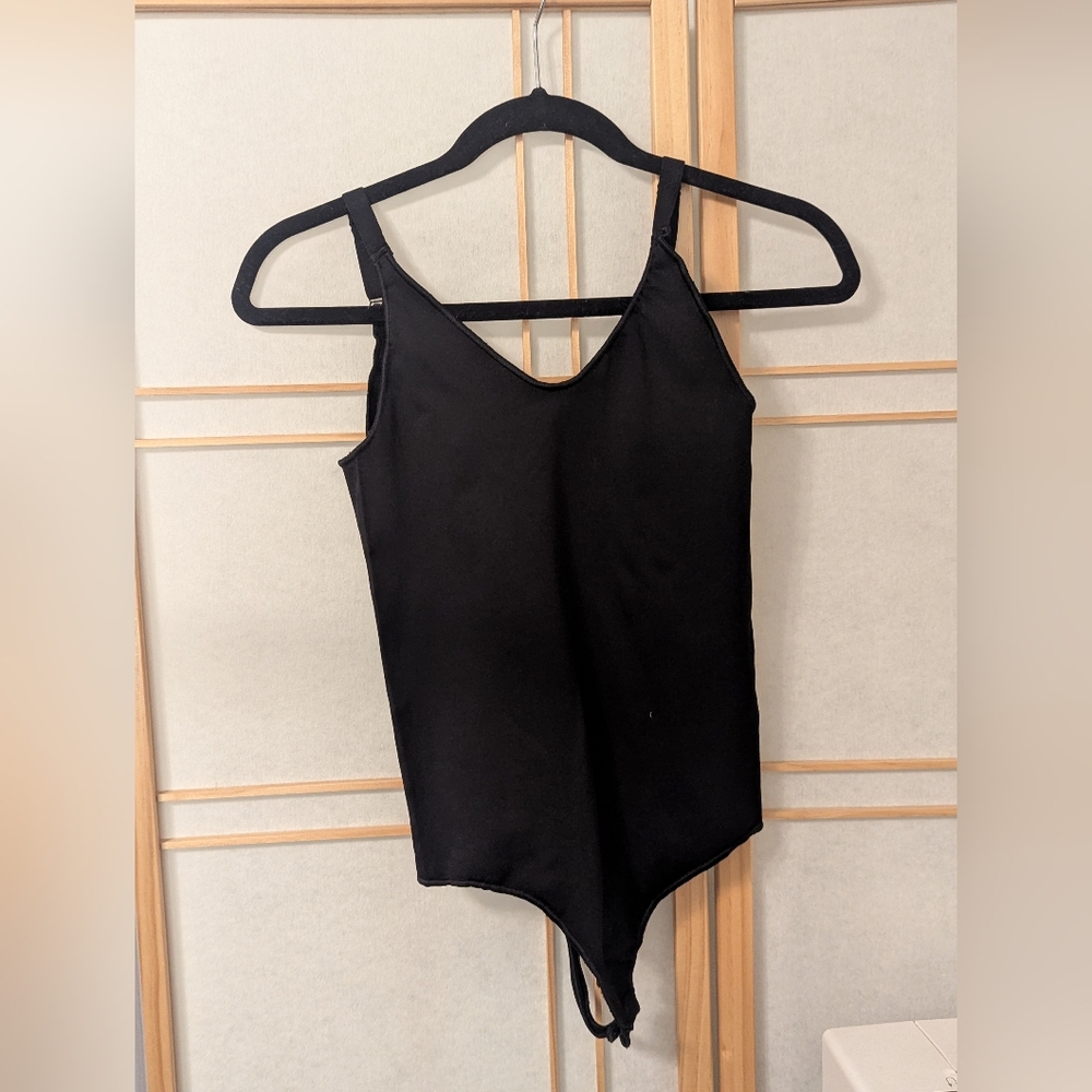 Cuyana Seamless Cross Back Tank Bodysuit